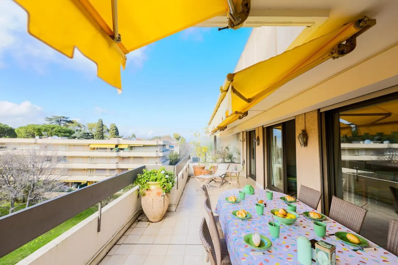 Le Chateau De La Pinede Ap4198 By Riviera Holiday Homes Juan-les-Pins Apartamento