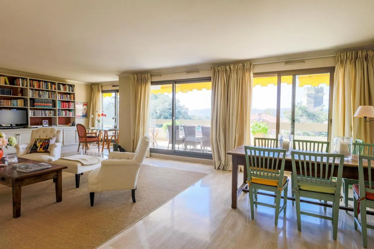 Le Chateau De La Pinede Ap4198 By Riviera Holiday Homes Juan-les-Pins Francia