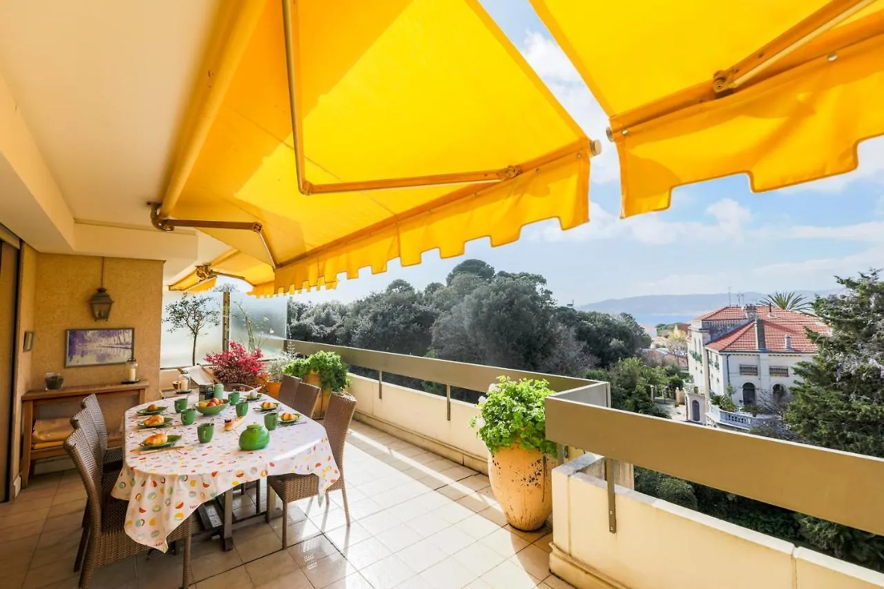 Appartement Le Chateau De La Pinede Juan-les-Pins