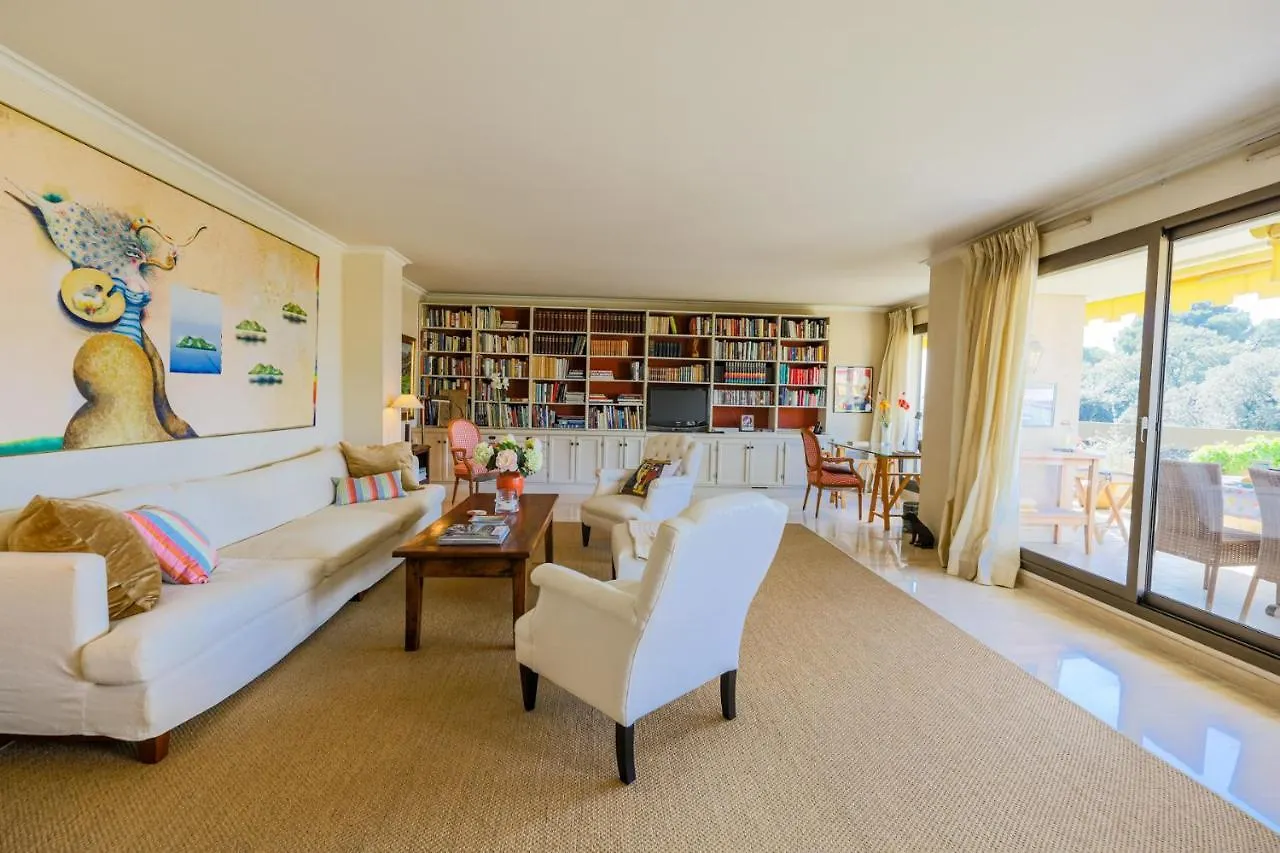 Apartment Le Chateau De La Pinede Ap4198 By Riviera Holiday Homes Juan-les-Pins