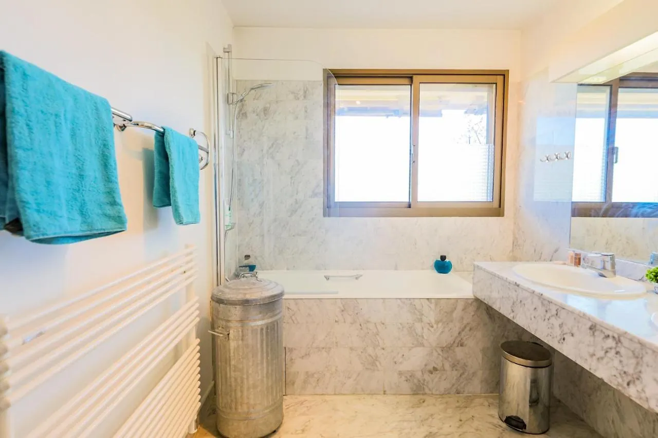 Le Chateau De La Pinede Ap4198 By Riviera Holiday Homes Juan-les-Pins