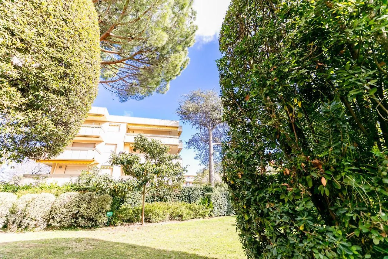 Le Chateau De La Pinede Ap4198 By Riviera Holiday Homes Juan-les-Pins