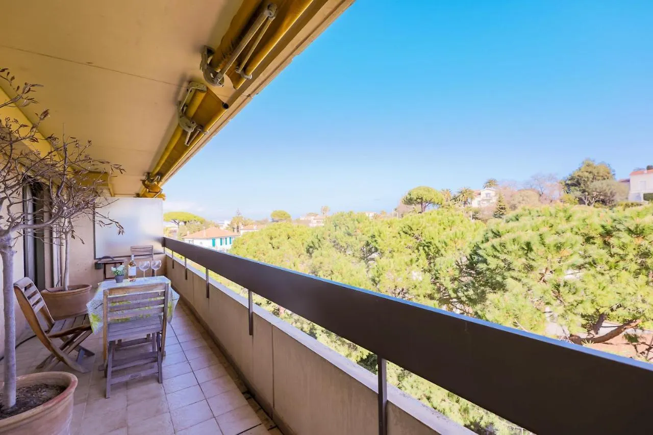 Le Chateau De La Pinede Ap4198 By Riviera Holiday Homes Juan-les-Pins Appartamento