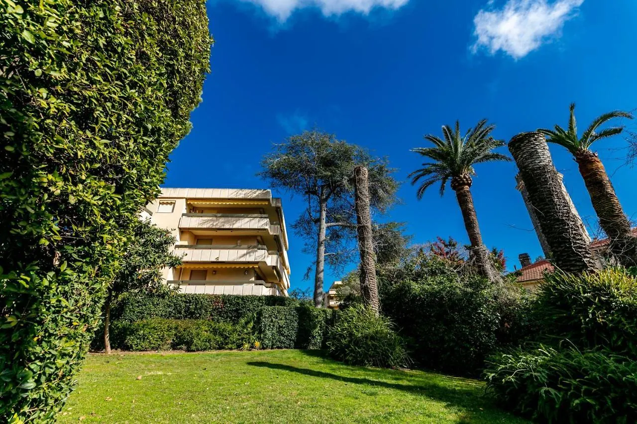 Le Chateau De La Pinede Juan-les-Pins
