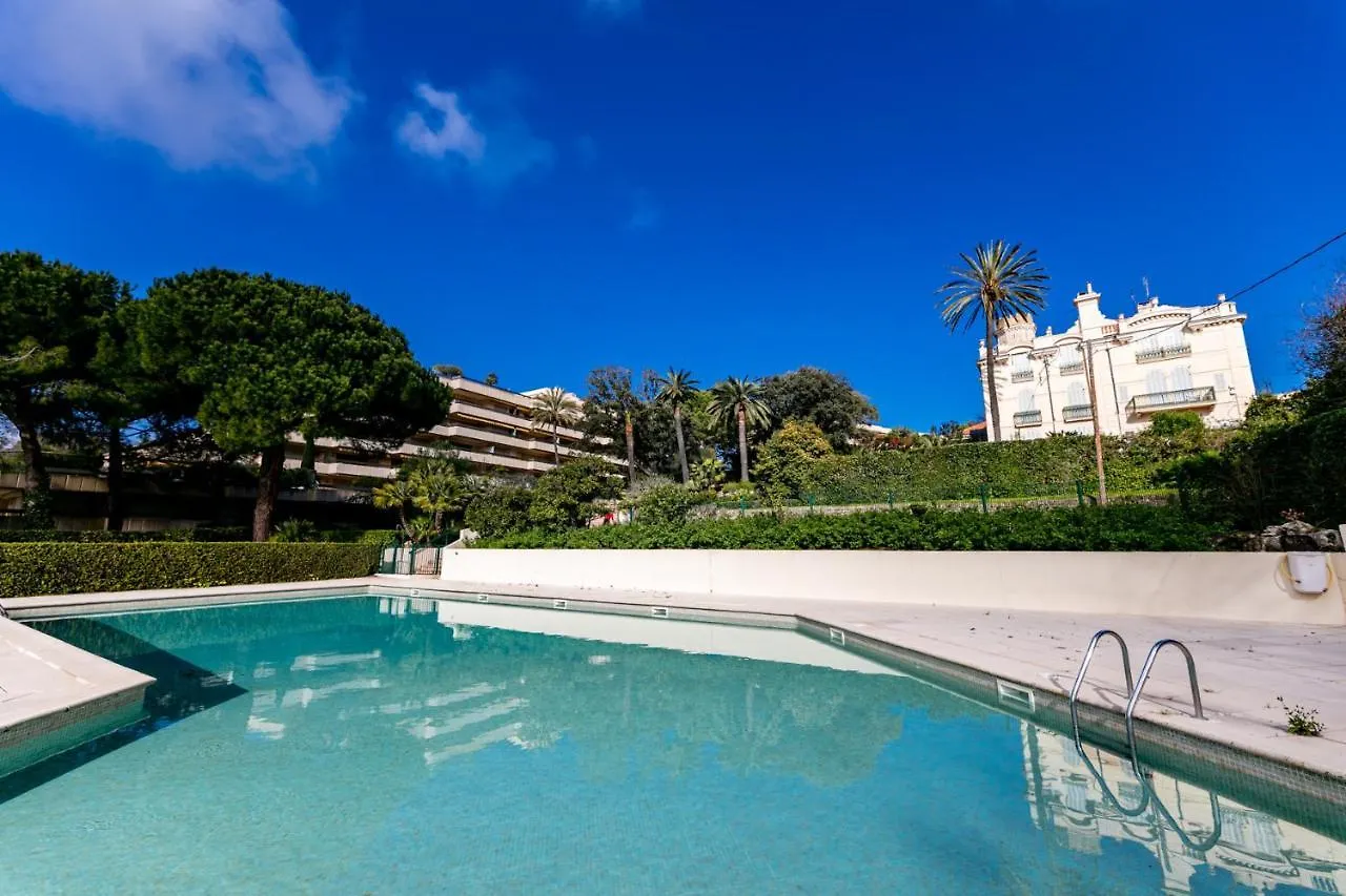 Le Chateau De La Pinede Ap4198 By Riviera Holiday Homes Juan-les-Pins 0*,